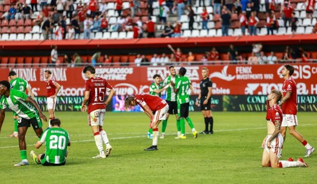 El Real Murcia, ante el abismo de su propio feudo: Torremolinos como única salida