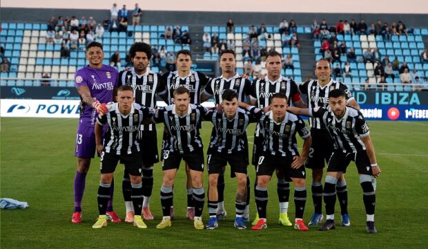 El Cartagena sigue aferrado al ‘play-off’ pese a perder en Ibiza (3-1)