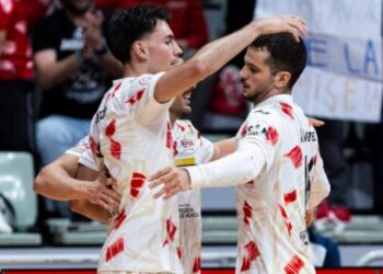 ElPozo arranca el sueño del Play Off en un Palacio vestido de gala y homenaje