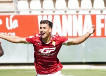 El Imperial se aferra al sueño del ascenso gracias al idilio de Meca con el gol