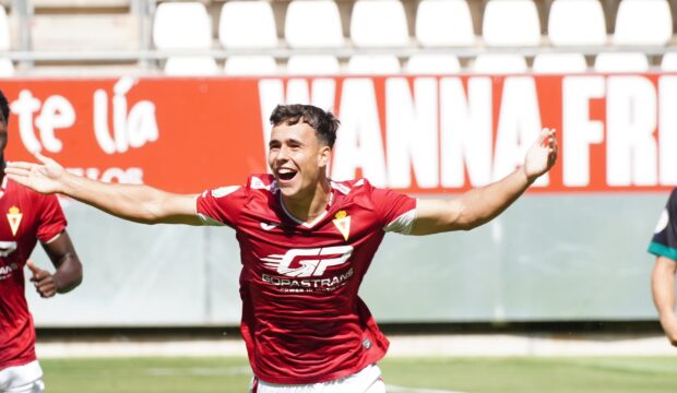 El Imperial se aferra al sueño del ascenso gracias al idilio de Meca con el gol