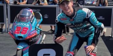 Máximo Quiles y Álvaro Carpe acechan el podio desde la segunda fila en la República Checa