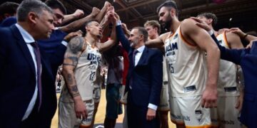 El UCAM Murcia cierra de pie su campaña más gloriosa