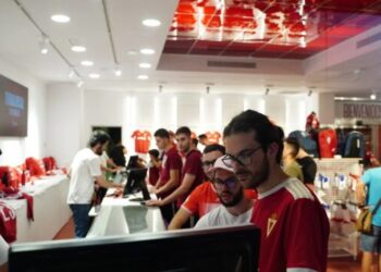 El Real Murcia supera la barrera de los 5.000 abonados a dos semanas del cierre de renovaciones