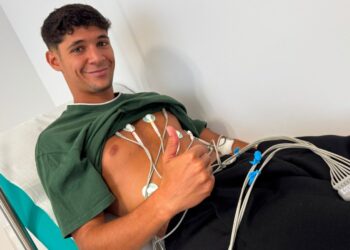 Los jugadores del FC Cartagena pasan revista médica antes de iniciar los entrenamientos