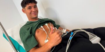 Los jugadores del FC Cartagena pasan revista médica antes de iniciar los entrenamientos