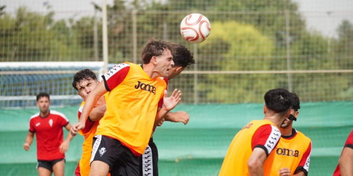 El Real Murcia echa a andar en Pinatar Arena ante el Port Vale inglés