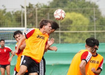 El Real Murcia echa a andar en Pinatar Arena ante el Port Vale inglés