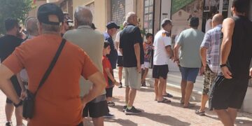 El Águilas FC arranca su campaña de abonados con más de 200 carnés y largas colas en el Museo del Fútbol Aguileño