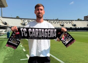 El FC Cartagena refuerza su zaga con el fichaje del central estadounidense Amet Korça