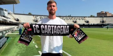 El FC Cartagena refuerza su zaga con el fichaje del central estadounidense Amet Korça