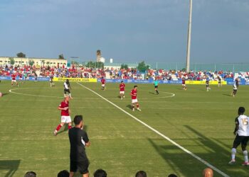 La garra del Real Murcia no basta para remontar ante un correoso y bronco Port Vale