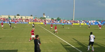 La garra del Real Murcia no basta para remontar ante un correoso y bronco Port Vale