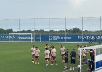 El Real Murcia remonta al Eldense con solidez y firma su primer triunfo de pretemporada (2-1)