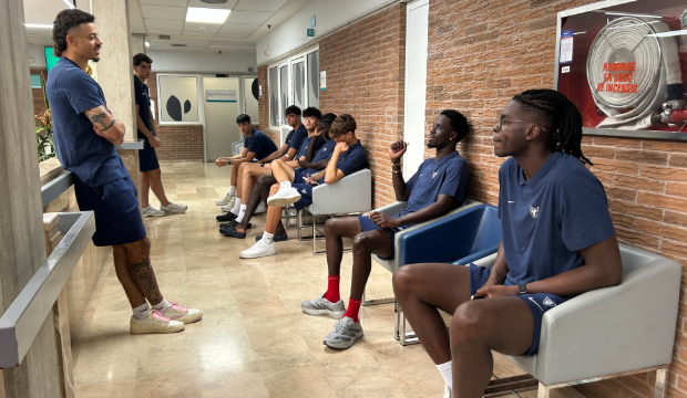 El UCAM Murcia CB arranca oficialmente la pretemporada con los exámenes médicos en el hospital Quirón