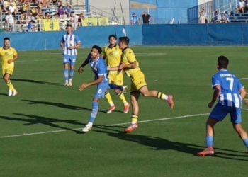 El Águilas deja escapar ante el Alcorcón un triunfo en superioridad numérica (2-2)