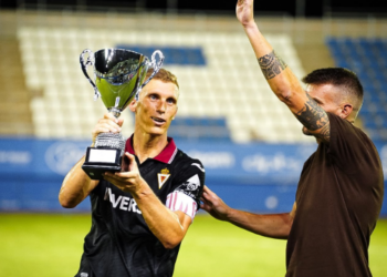 El Real Murcia conquista el Trofeo Manny Pelegrín ante un volcado Artés Carrasco
