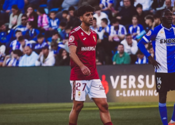 El Real Murcia reafirma su apuesta por la cantera y renueva al talentoso Alonso Yoldi