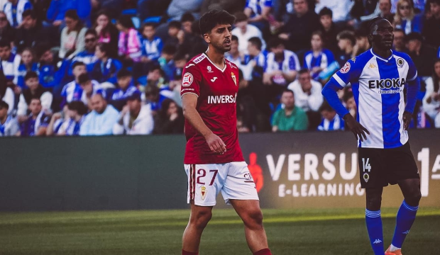 El Real Murcia reafirma su apuesta por la cantera y renueva al talentoso Alonso Yoldi