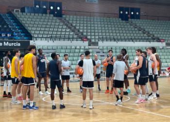 El UCAM Murcia CB aprieta el acelerador con la plantilla casi al completo