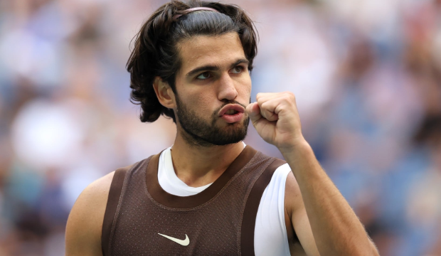 Carlos Alcaraz recupera su versión más demoledora y vuela a cuartos del US Open