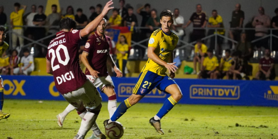 El Real Murcia tumba al Orihuela en la prórroga y se acerca a la Copa del Rey (1-4)