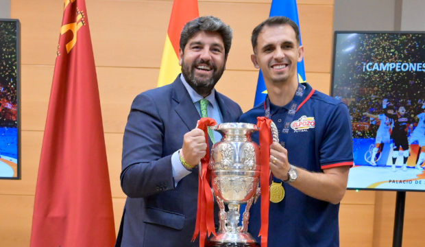 ElPozo Murcia ofrece la Supercopa de España a la Región en un recibimiento oficial en San Esteban