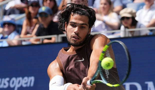 Carlos Alcaraz regresa por la puerta grande al US Open firmando un sólido debut ante Safiullin