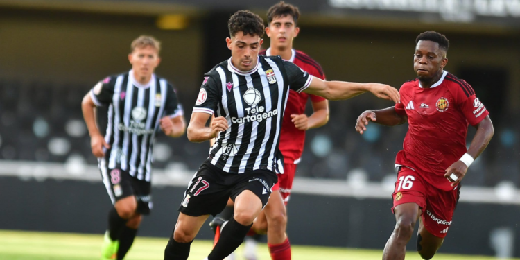 El FC Cartagena se estrella contra el muro del Nàstic en el Cartagonova