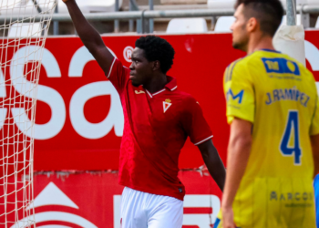 El Real Murcia Imperial cae en el primer partido de la temporada ante un Orihuela con mayor claridad en ataque