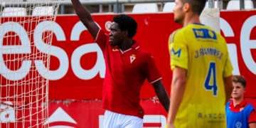 El Real Murcia Imperial cae en el primer partido de la temporada ante un Orihuela con mayor claridad en ataque