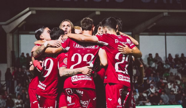 El Real Murcia regresa al escenario de su agónica salvación en plena lucha por la cima