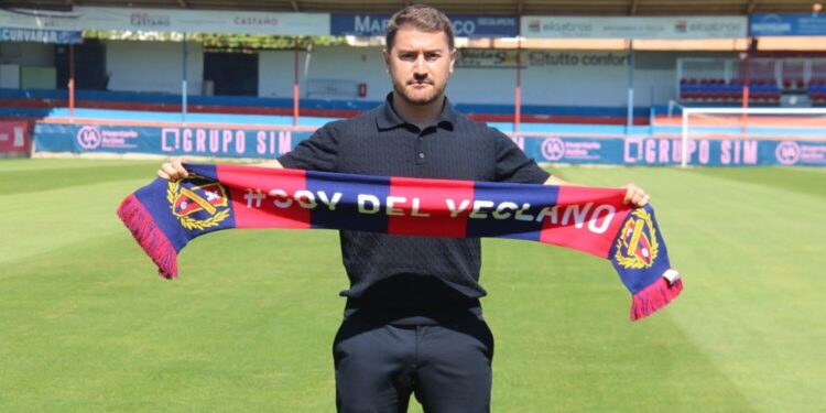 Xavi Giménez, técnico del Yeclano: «El Ángel Celdrán va a ser una guerra, un partido de muchos duelos y máxima exigencia»