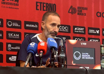 Sito Alonso blinda a los suyos y avisa al Barça: «Si estamos liberados, tiraremos 50 triples; no creo en depender de la suerte»