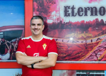 Salva Oliva considera un «éxito» la protesta de la afición grana: «Se está perdiendo el norte con el precio de las entradas»