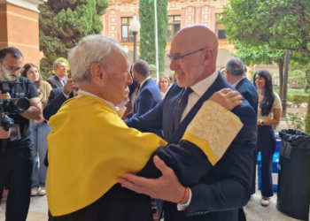 Luis de la Fuente entra en el Claustro de Honor de la UCAM en una solemne apertura del curso académico 26/27