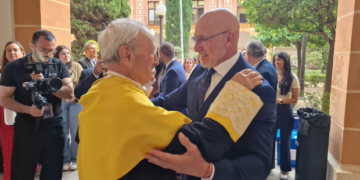 Luis de la Fuente entra en el Claustro de Honor de la UCAM en una solemne apertura del curso académico 26/27